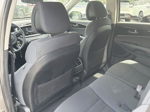 Used 2016 Kia Sorento FWD image 19