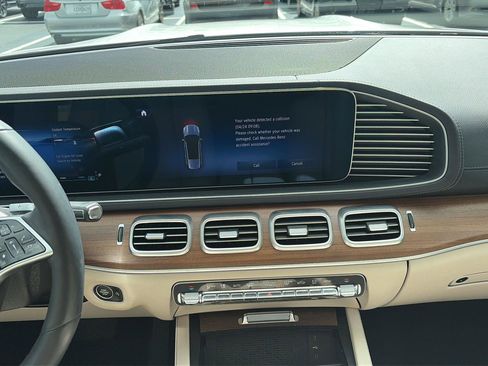 Used 2024 Mercedes-Benz GLS 450 4MATIC image 16