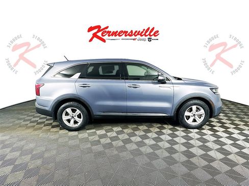 Used 2022 Kia Sorento LX image 8