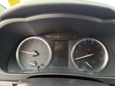 Used 2017 Toyota Highlander Limited image 11