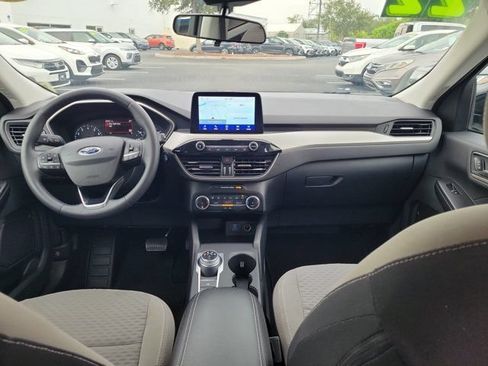 Used 2022 Ford Escape SE w/ SE Sport Appearance Package FWD image 2