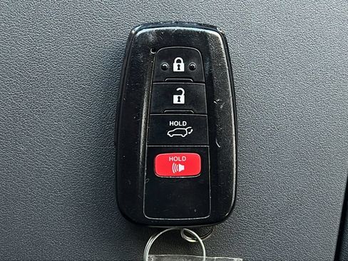 Used 2023 Toyota Highlander LE FWD image 23