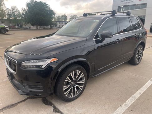 Used 2021 Volvo XC90 T6 Momentum image 3