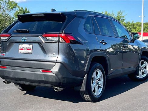 Used 2021 Toyota RAV4 XLE w/ Convenience Package AWD/4WD image 12