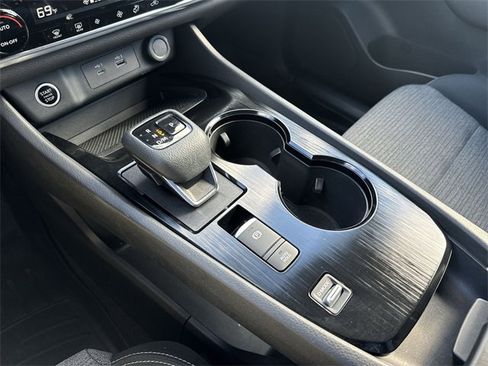 Used 2023 Nissan Rogue SV image 20