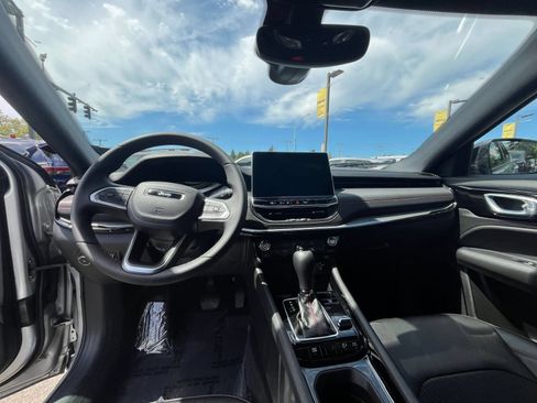 Used 2025 Jeep Compass Trailhawk AWD/4WD image 33