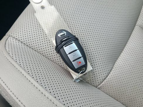 Used 2021 Nissan Rogue Sport SL FWD image 23