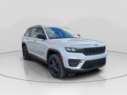 Used 2023 Jeep Grand Cherokee Altitude