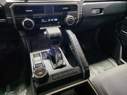 Used 2025 Toyota 4Runner SR5 AWD/4WD image 28