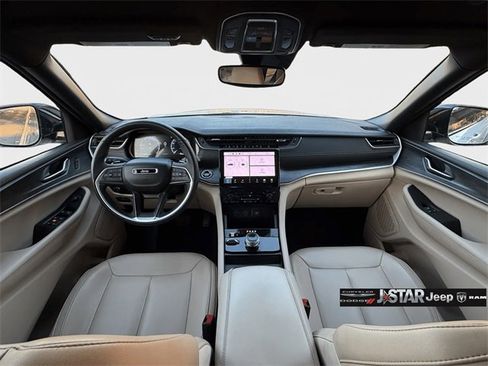 Used 2024 Jeep Grand Cherokee L Limited image 8