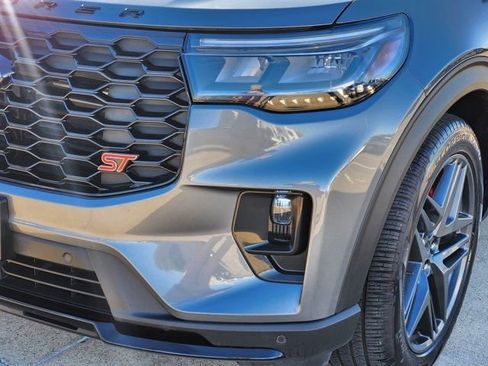 Used 2025 Ford Explorer ST image 16