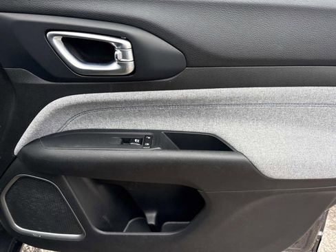 Used 2024 Jeep Compass Latitude w/ Altitude Special Edition image 20