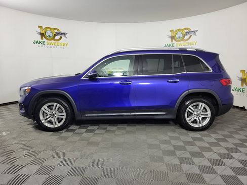 Used 2021 Mercedes-Benz GLB 250 4MATIC w/ Premium Package image 4