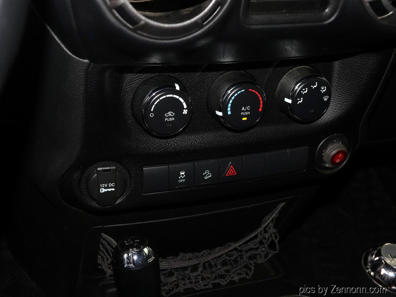 Used 2016 Jeep Wrangler Unlimited Sport w/ Connectivity Group AWD/4WD image 15