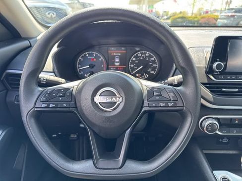 Used 2024 Nissan Altima 2.5 S FWD image 11