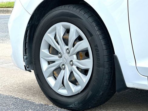 Used 2022 Hyundai Accent SE FWD image 11