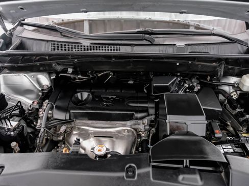 Used 2019 Toyota Highlander LE image 48