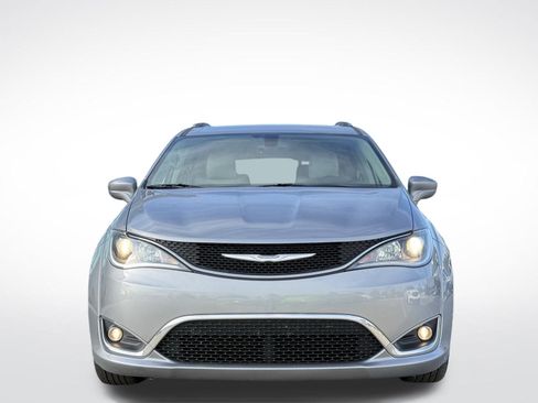 Used 2017 Chrysler Pacifica Touring-L Plus w/ Tire & Wheel Group image 2