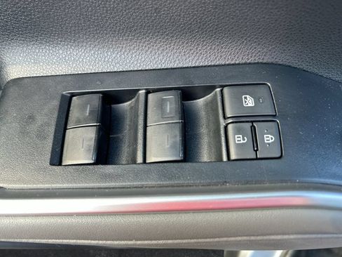 Certified 2023 Toyota Highlander XLE FWD image 13