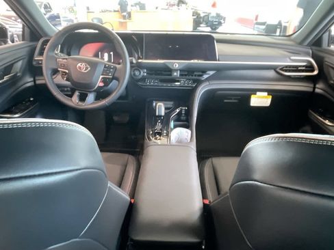 Used 2026 Toyota Crown AWD/4WD image 10