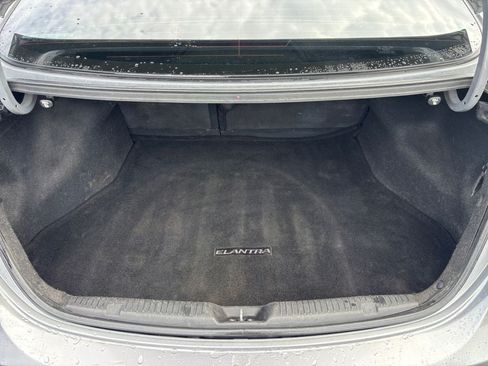 Used 2015 Hyundai Elantra SE w/ Option Group 02 FWD image 28