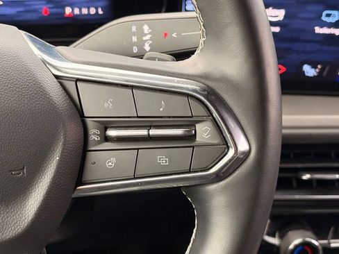 Used 2025 Chevrolet Traverse LT AWD/4WD image 19