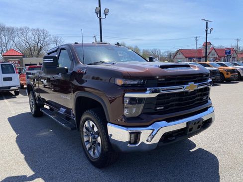 Used 2024 Chevrolet Silverado 2500 LT w/ All Star Edition AWD/4WD image 9