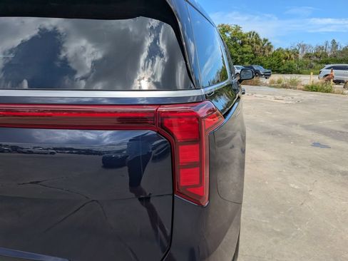 Certified 2026 Kia Carnival FWD image 10