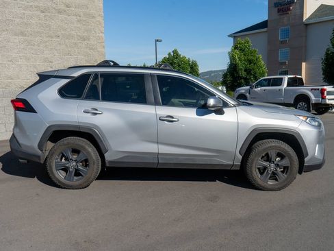 Used 2019 Toyota RAV4 XLE w/ Carpet Mat Package FWD image 8