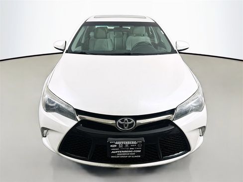 Used 2015 Toyota Camry image 2