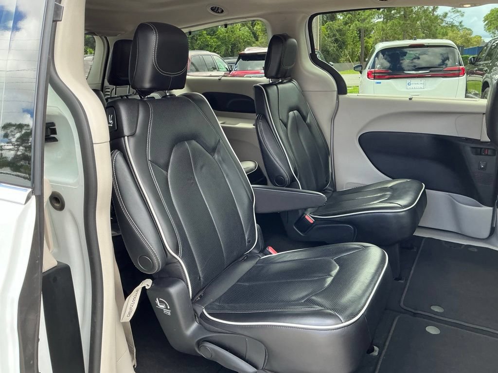 Used 2023 Chrysler Pacifica Limited FWD image 17