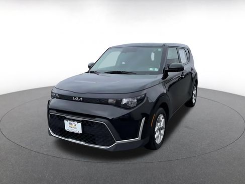 Used 2025 Kia Soul LX w/ LX Technology Package FWD image 5