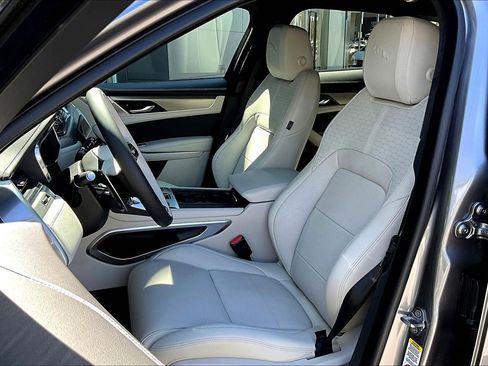 New 2026 Jaguar F-PACE R-Dynamic S image 9