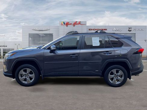 Used 2025 Toyota RAV4 XLE AWD/4WD image 2