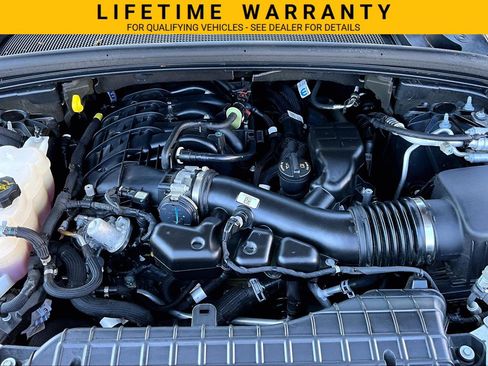 Used 2025 Jeep Grand Cherokee Altitude RWD image 10