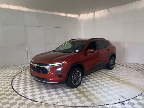Used 2024 Chevrolet Trax LT w/ Driver Confidence Package FWD image 7