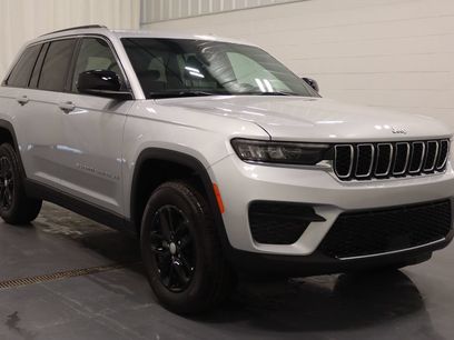 New 2026 Jeep Grand Cherokee Laredo w/ Trailer Tow Package