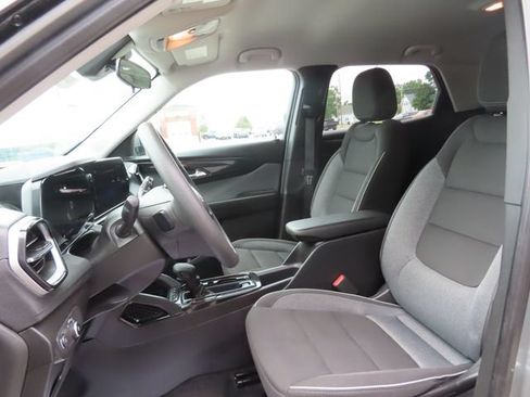 Used 2025 Chevrolet TrailBlazer LT AWD/4WD image 17