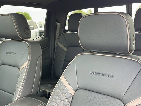 New 2026 GMC Canyon Denali image 13