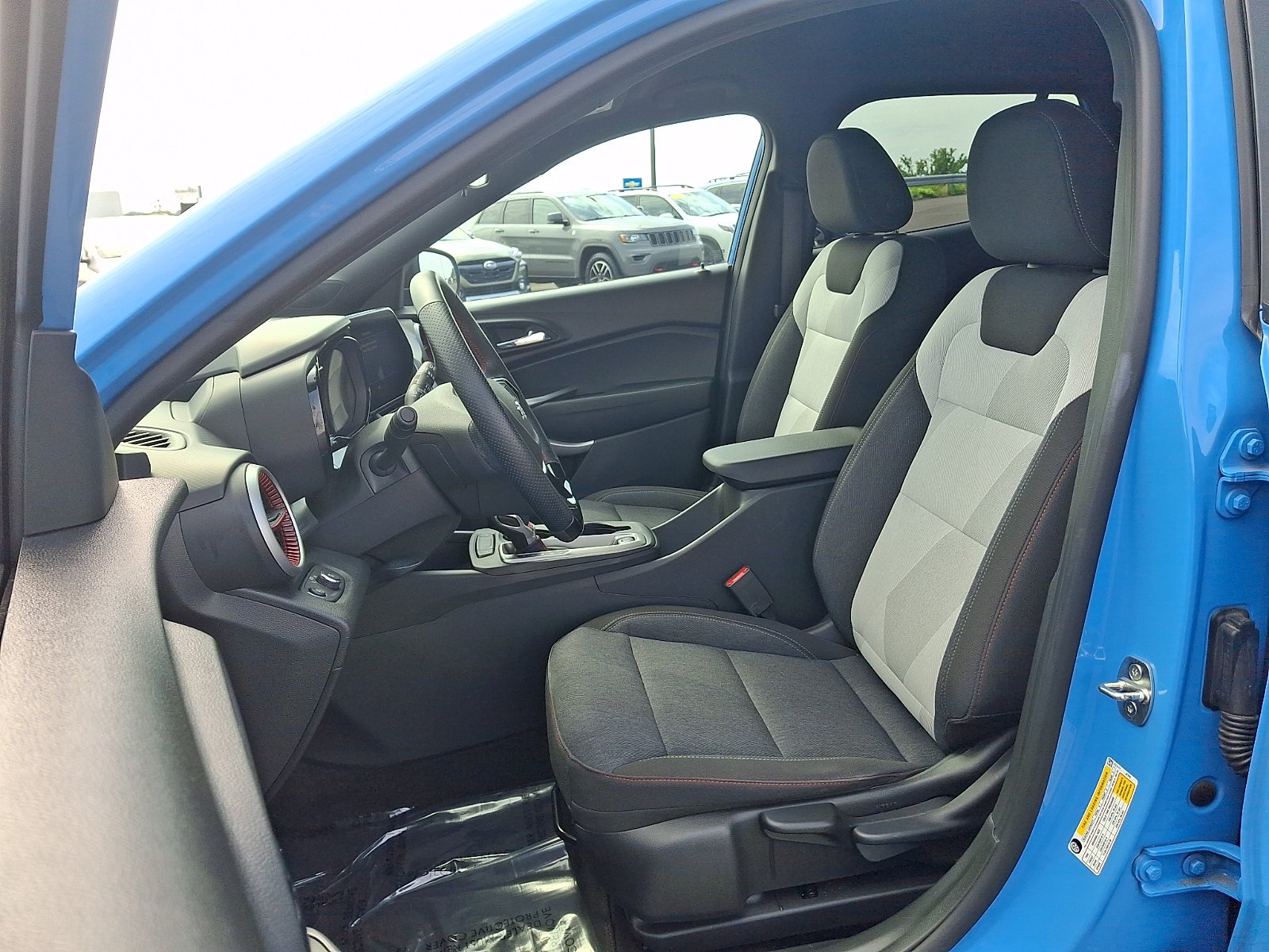 Used 2024 Chevrolet Trax RS FWD image 13