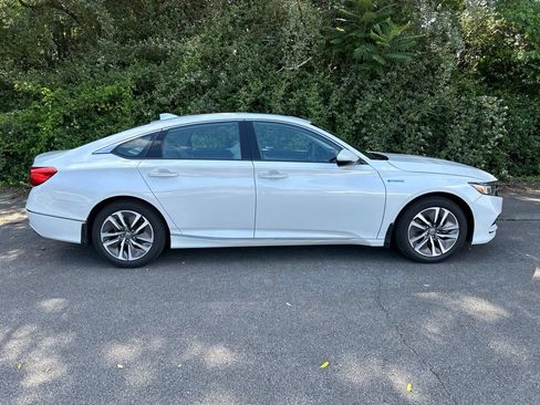 Used 2019 Honda Accord Touring image 2