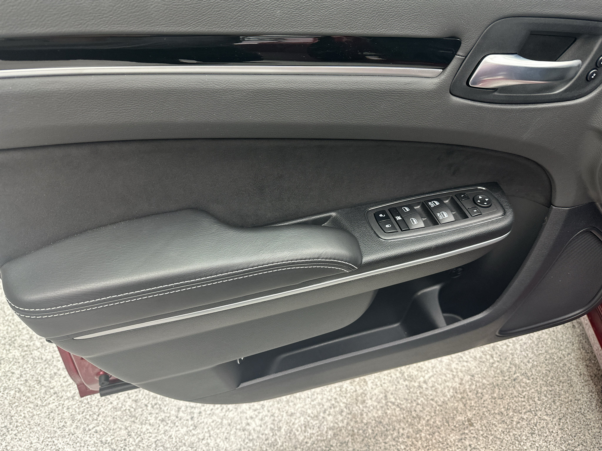 Used 2023 Chrysler 300 C RWD image 18