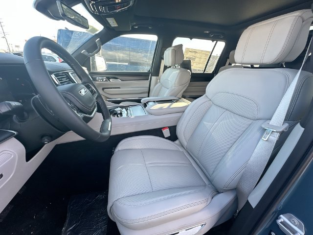 Used 2026 Jeep Grand Wagoneer Summit w/ Rear Seat Video Group I AWD/4WD image 13