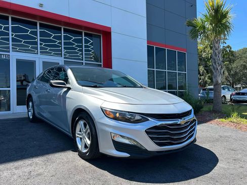 Used 2019 Chevrolet Malibu LS image 3