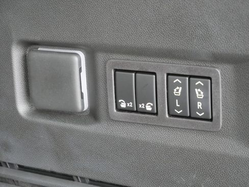 New 2026 GMC Yukon AT4 Ultimate AWD/4WD image 36