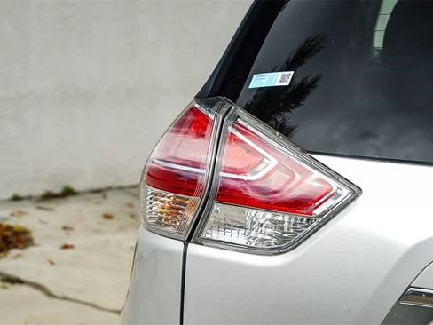 Used 2015 Nissan Rogue SV w/ SV Family Package image 7