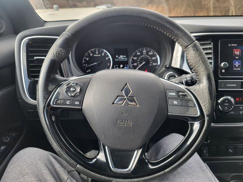 Used 2019 Mitsubishi Outlander LE image 16