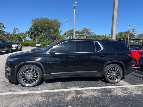 Used 2022 Chevrolet Traverse LT image 3