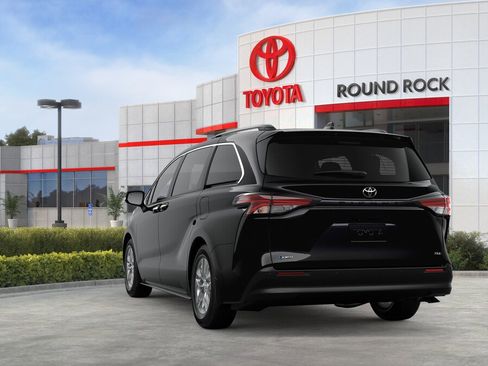 New 2026 Toyota Sienna XLE FWD image 7