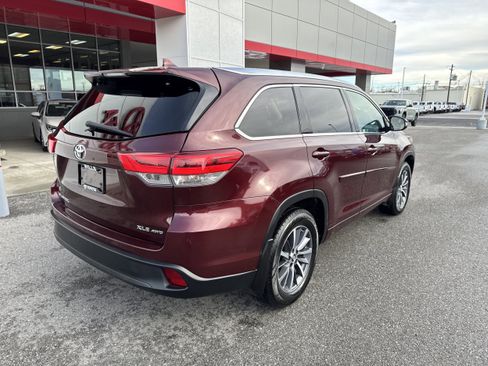 Used 2018 Toyota Highlander XLE image 4
